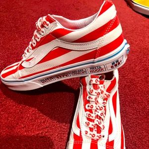 Vans Where's Waldo? x Old Skool 'International Stripes' VN0A3WKT3UV (M)7/(Wm)8.5